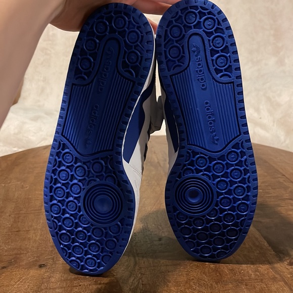 ADIDAS Forum Low Blue and White Sneaker - Picture 4 of 11